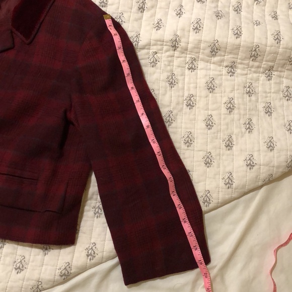 Vintage Paul Parnes Cropped Plaid Tweed Wool Jacket with Velvet Collar. - Picture 9 of 12